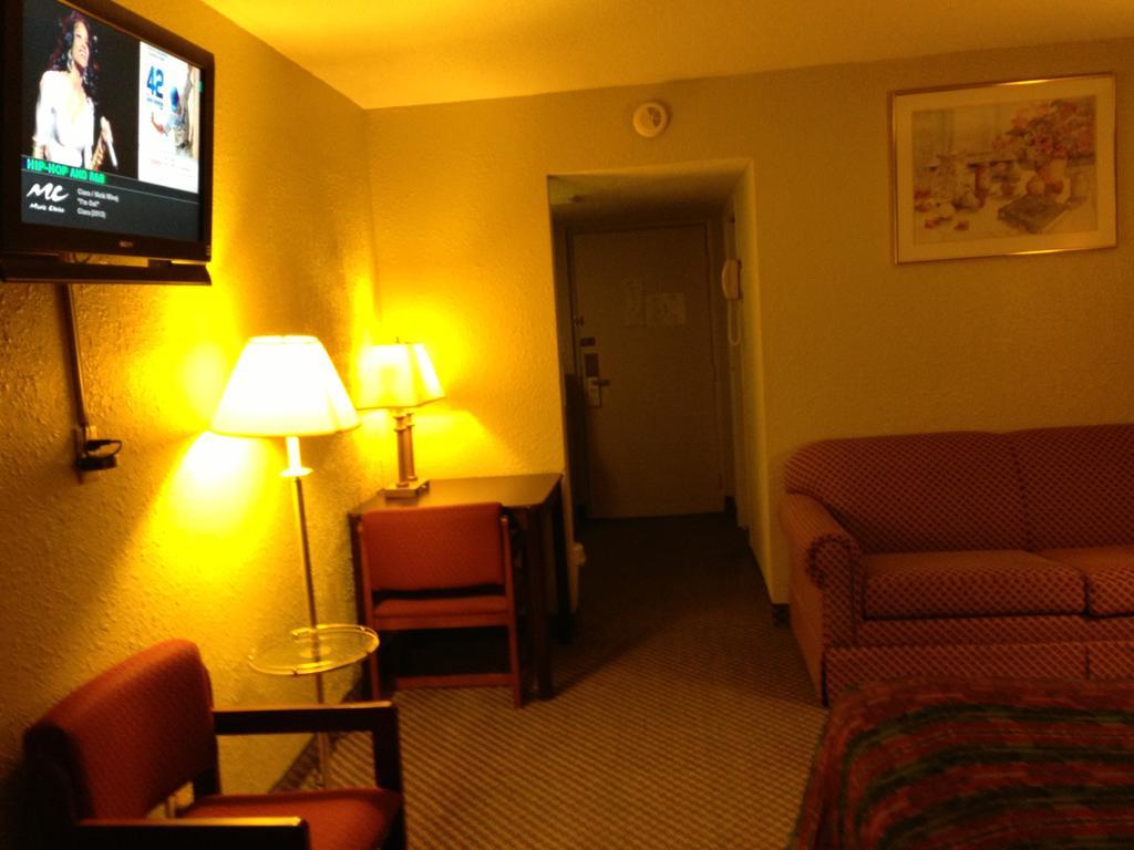 Americas Best Value Inn Macomb Exteriör bild