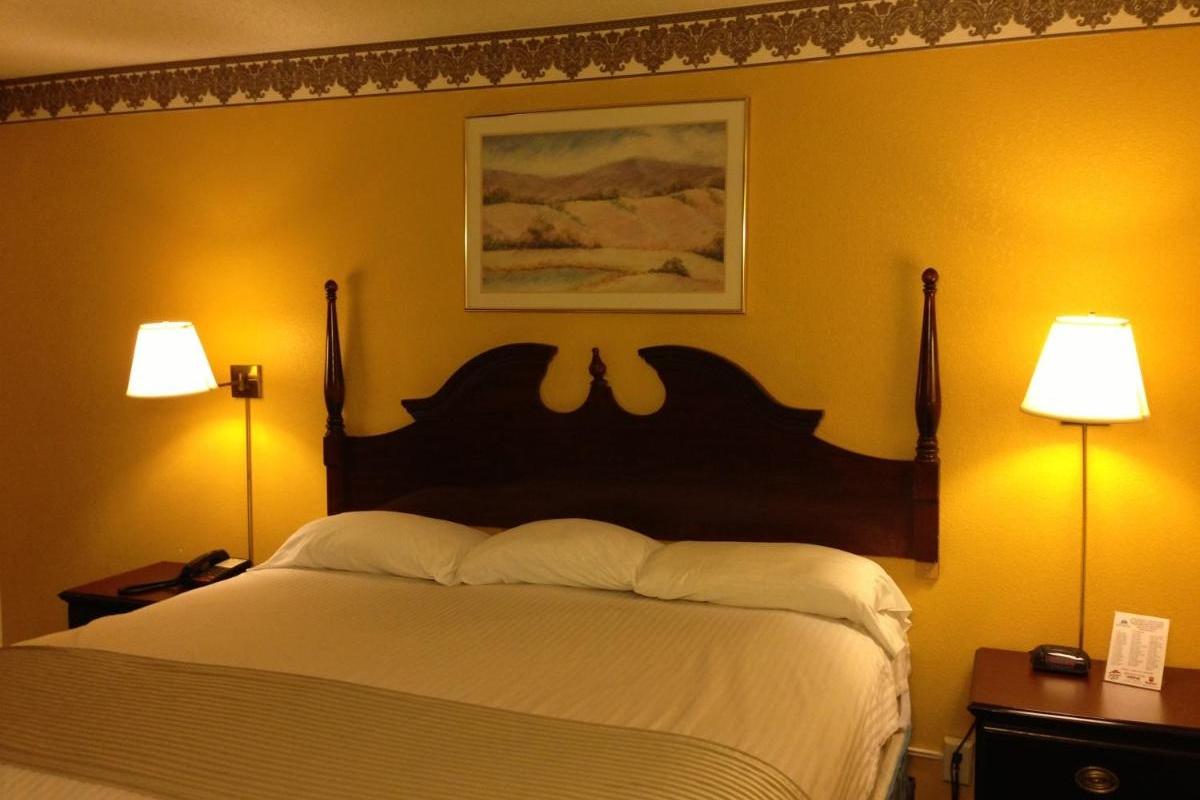 Americas Best Value Inn Macomb Exteriör bild