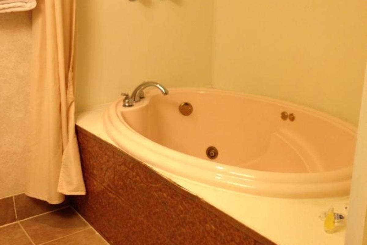 Americas Best Value Inn Macomb Exteriör bild