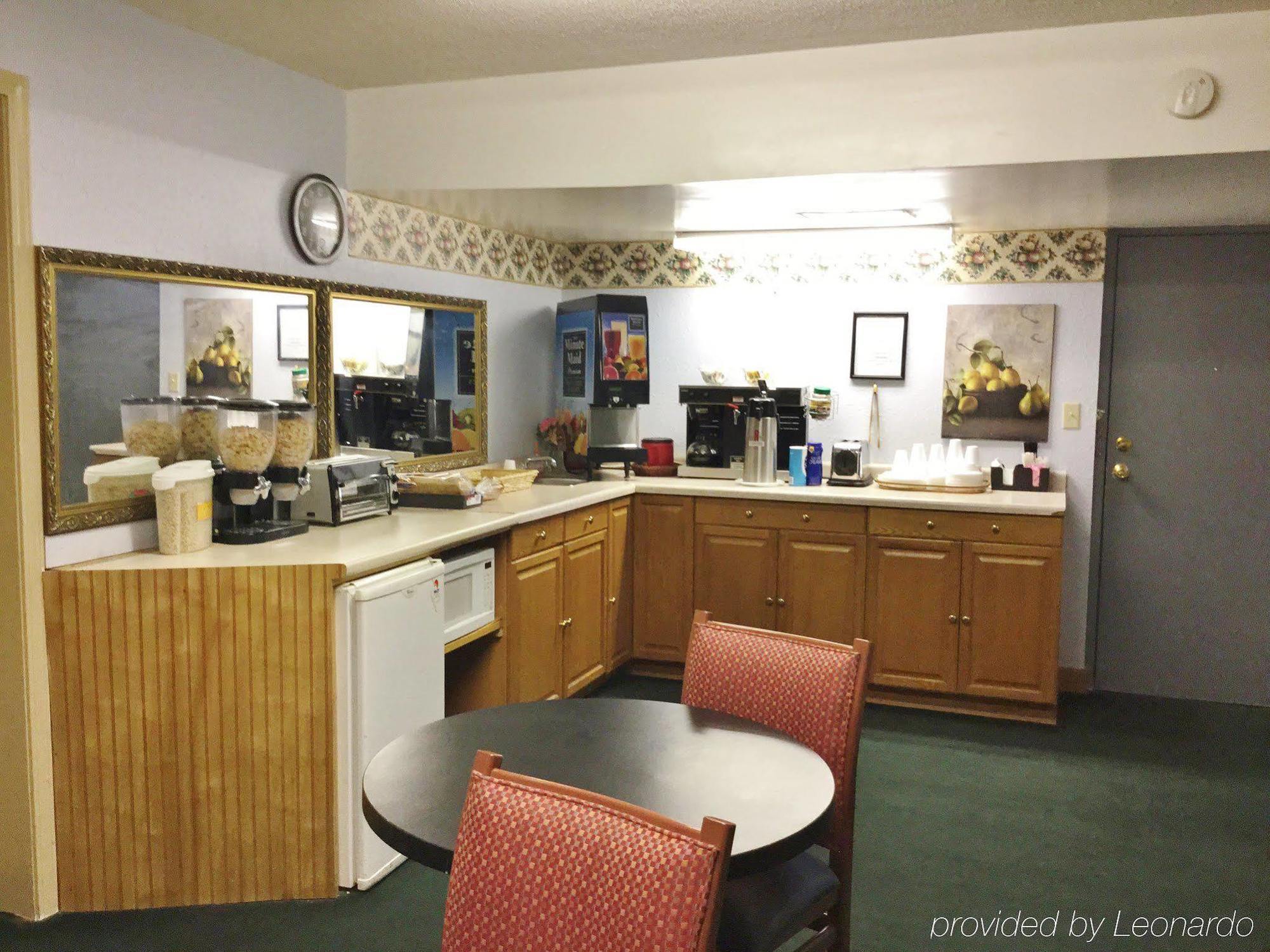 Americas Best Value Inn Macomb Exteriör bild