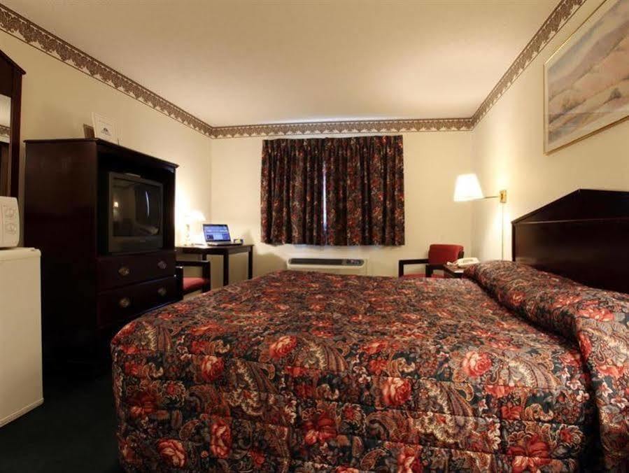 Americas Best Value Inn Macomb Exteriör bild