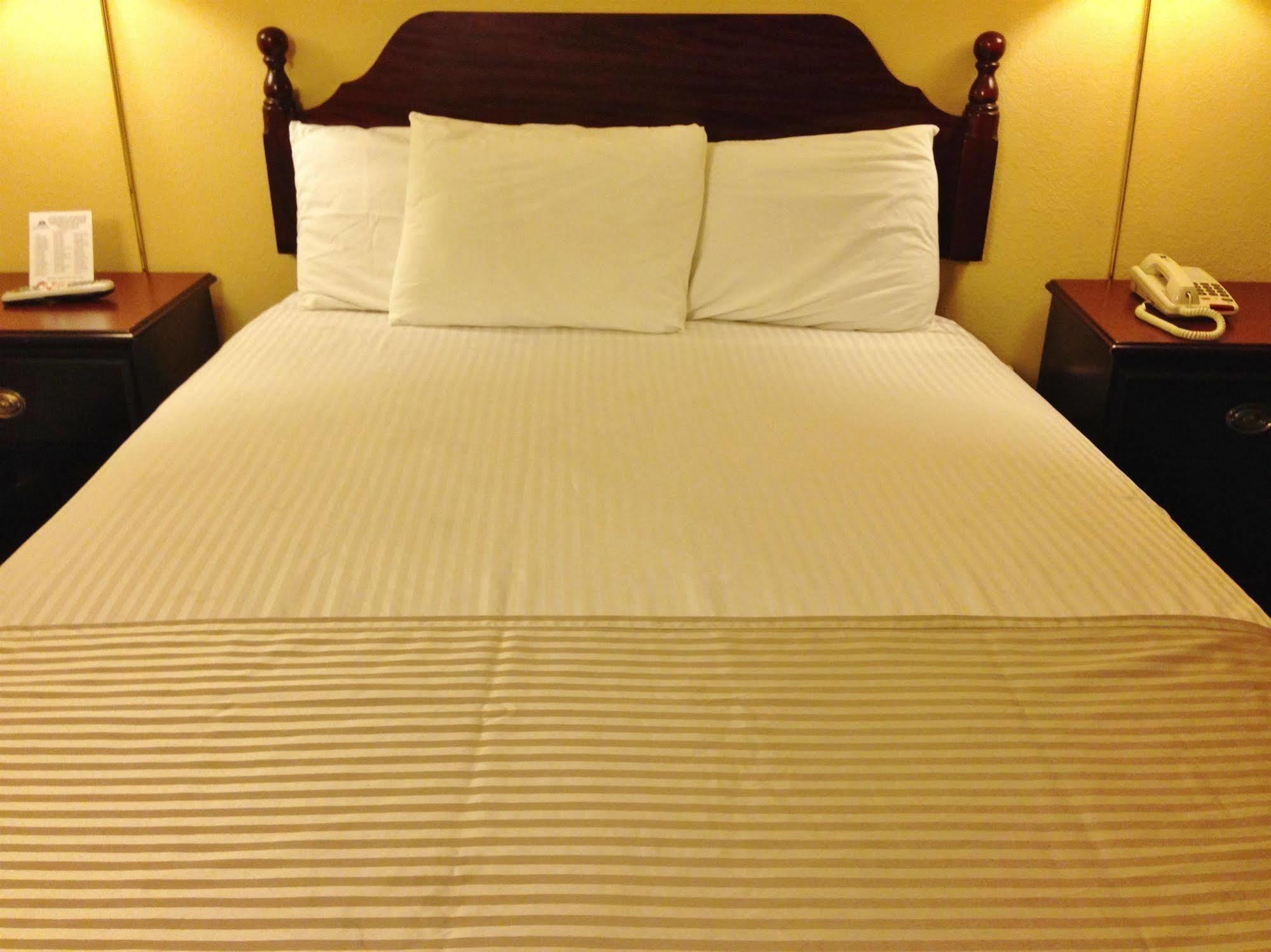 Americas Best Value Inn Macomb Exteriör bild