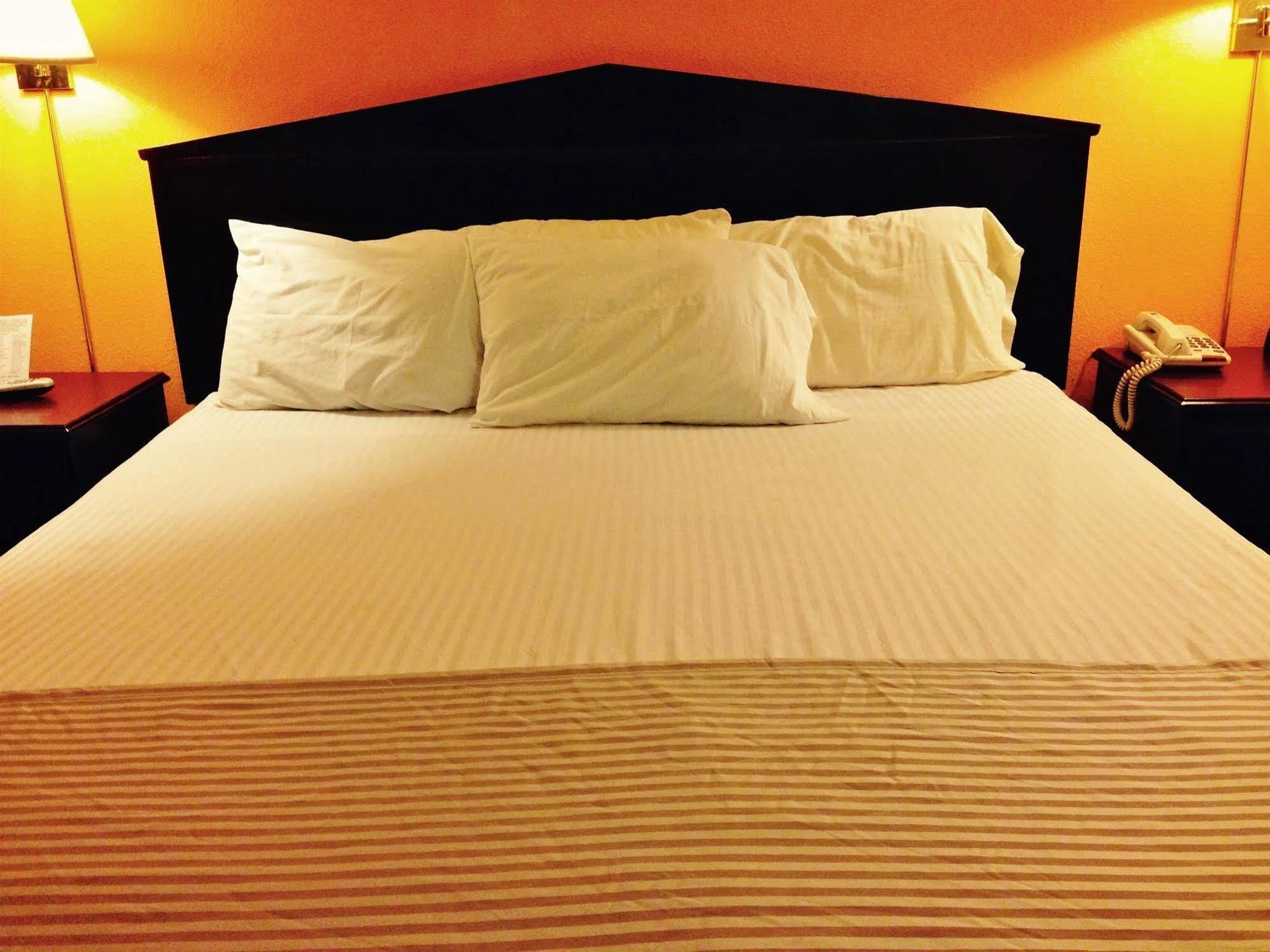 Americas Best Value Inn Macomb Exteriör bild